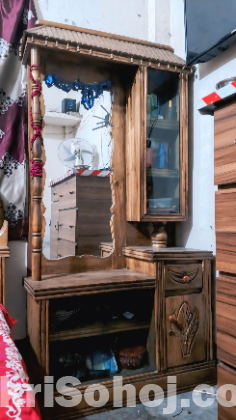 ডেসিং টেবিল